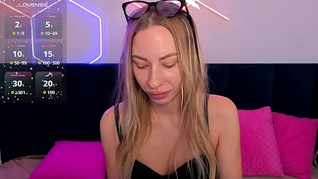 Snapshot of Diana_Garrett chatting on 10, 10, 2025 Diana Garrett online show from 10, 10, 2025