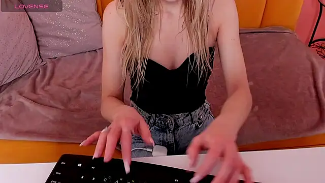 Snapshot of Diana_Garrett chatting on 26, 11, 2025 Diana Garrett online show from 26, 11, 2025