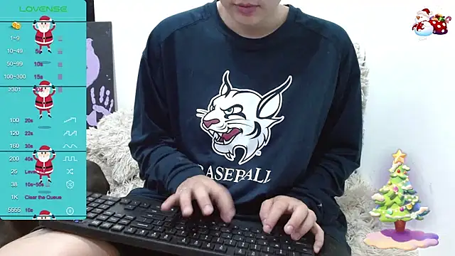 Snapshot of TRIXIE_TANG28 chatting on 15, 12, 2024 TRIXIE TANG28 online show from 15, 12, 2024