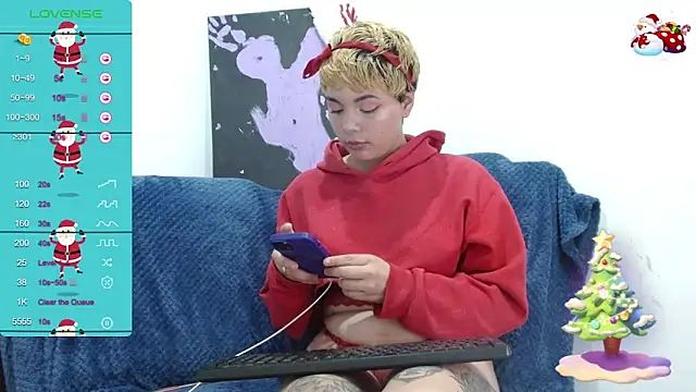 Snapshot of TRIXIE_TANG28 chatting on 21, 12, 2024 TRIXIE TANG28 online show from 21, 12, 2024