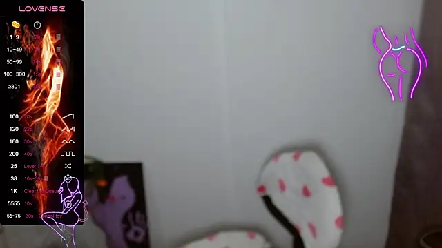 Snapshot of TRIXIE_TANG28 chatting on 4, 2, 2025 TRIXIE TANG28 online show from 4, 2, 2025