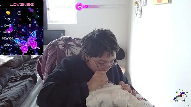 Snapshot of TRIXIE_TANG28 chatting on 16, 11, 2025 TRIXIE TANG28 online show from 16, 11, 2025