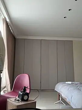 Snapshot of Krismil3 chatting on 10, 4, 2026 Krismil3 online show from 10, 4, 2026