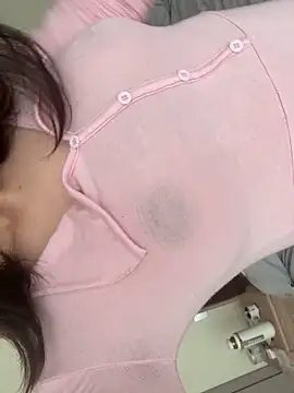 Snapshot of Krismil3 chatting on 12, 4, 2026 Krismil3 online show from 12, 4, 2026