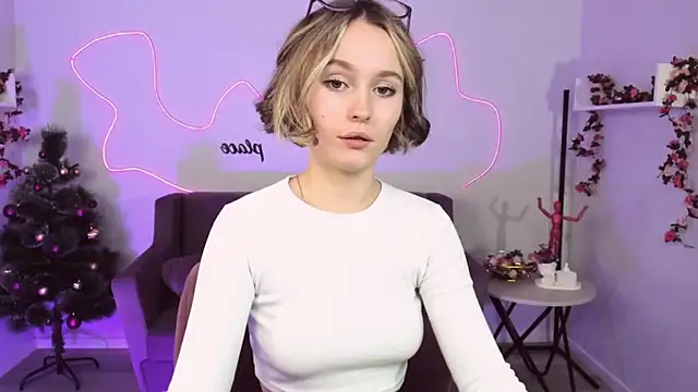 Snapshot of BritnieCute chatting on 10, 12, 2024 BritnieCute online show from 10, 12, 2024