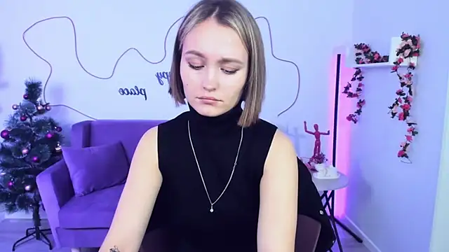 Snapshot of BritnieCute chatting on 18, 12, 2024 BritnieCute online show from 18, 12, 2024