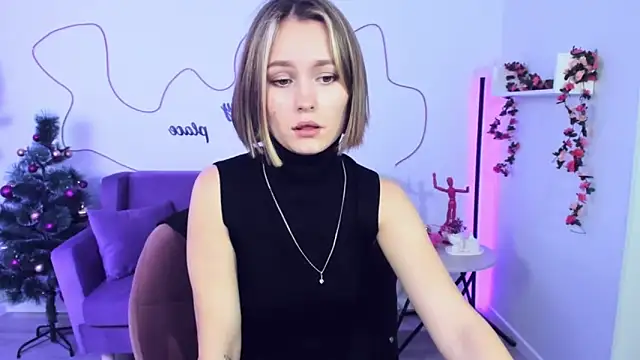 Snapshot of BritnieCute chatting on 18, 12, 2024 BritnieCute online show from 18, 12, 2024