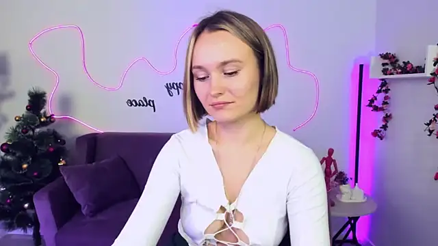 Snapshot of BritnieCute chatting on 19, 12, 2024 BritnieCute online show from 19, 12, 2024