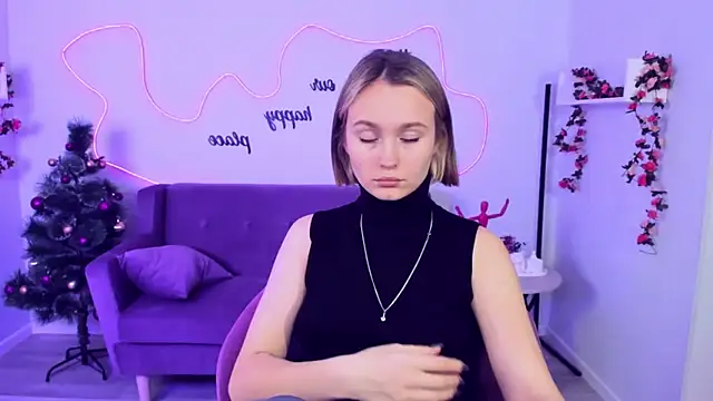 Snapshot of BritnieCute chatting on 23, 12, 2024 BritnieCute online show from 23, 12, 2024