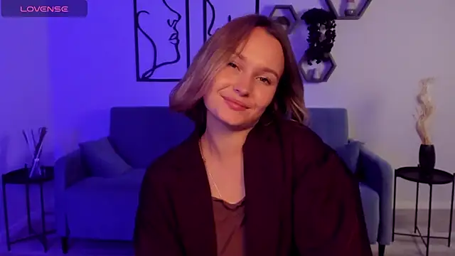 Snapshot of BritnieCute chatting on 6, 10, 2025 BritnieCute online show from 6, 10, 2025