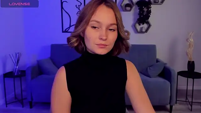 Snapshot of BritnieCute chatting on 7, 10, 2025 BritnieCute online show from 7, 10, 2025