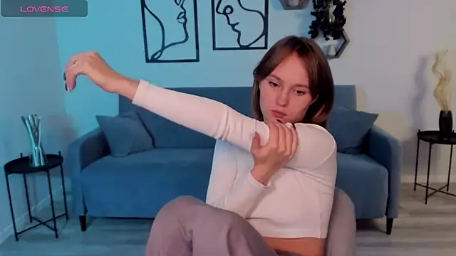 Snapshot of BritnieCute chatting on 29, 10, 2025 BritnieCute online show from 29, 10, 2025