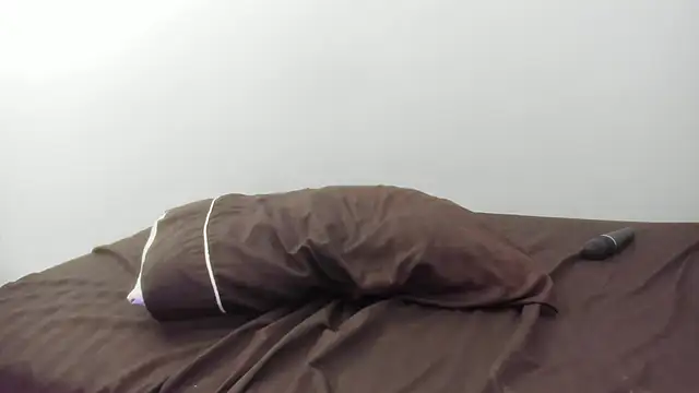 Snapshot of leslyylove chatting on 1, 2, 2025 leslyylove online show from 1, 2, 2025