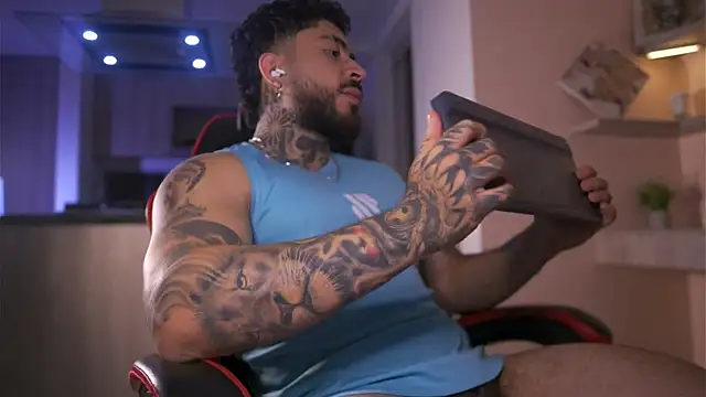 Snapshot of LeoSalvatore_ chatting on 27, 10, 2025 LeoSalvatore online show from 27, 10, 2025