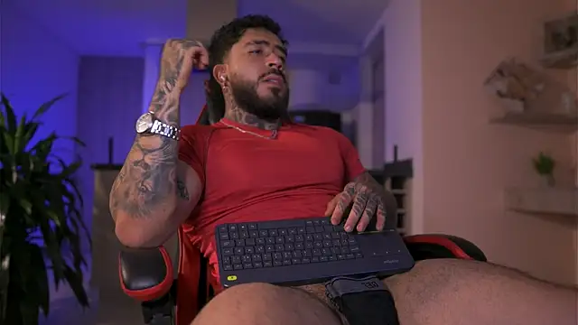 Snapshot of LeoSalvatore_ chatting on 11, 11, 2025 LeoSalvatore online show from 11, 11, 2025