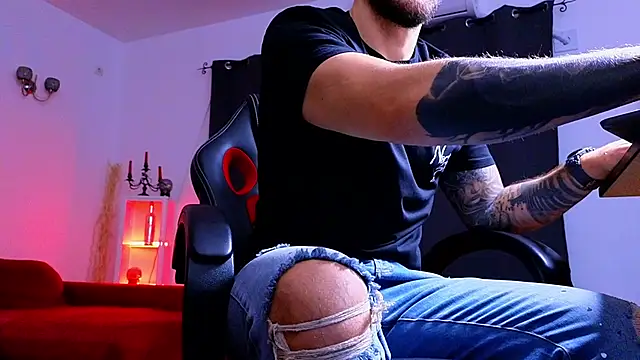 Snapshot of MightyAaron66 chatting on 15, 10, 2025 MightyAaron66 online show from 15, 10, 2025