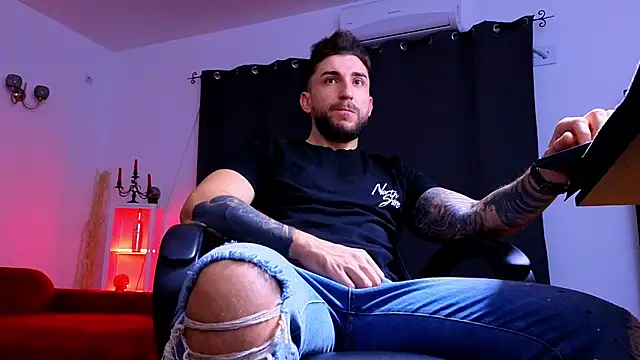 Snapshot of MightyAaron66 chatting on 27, 10, 2025 MightyAaron66 online show from 27, 10, 2025