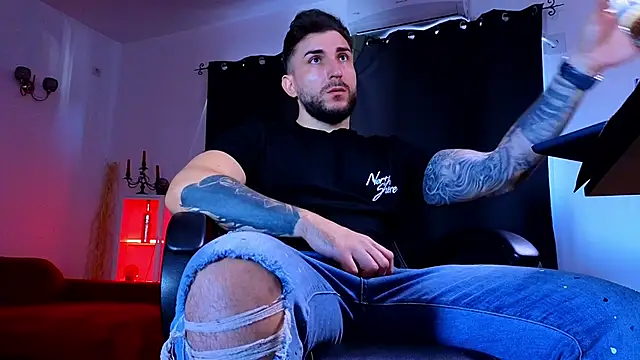 Snapshot of MightyAaron66 chatting on 28, 10, 2025 MightyAaron66 online show from 28, 10, 2025