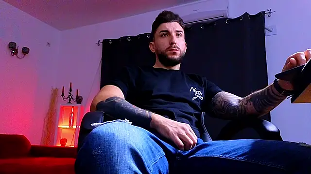 Snapshot of MightyAaron66 chatting on 30, 10, 2025 MightyAaron66 online show from 30, 10, 2025