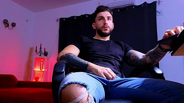 Snapshot of MightyAaron66 chatting on 31, 10, 2025 MightyAaron66 online show from 31, 10, 2025