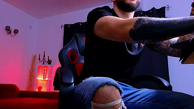 Snapshot of MightyAaron66 chatting on 5, 11, 2025 MightyAaron66 online show from 5, 11, 2025