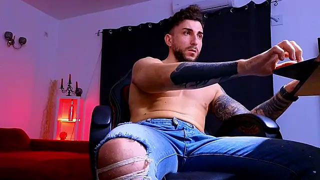 Snapshot of MightyAaron66 chatting on 11, 11, 2025 MightyAaron66 online show from 11, 11, 2025