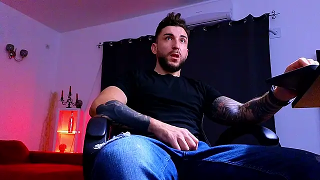 Snapshot of MightyAaron66 chatting on 12, 11, 2025 MightyAaron66 online show from 12, 11, 2025