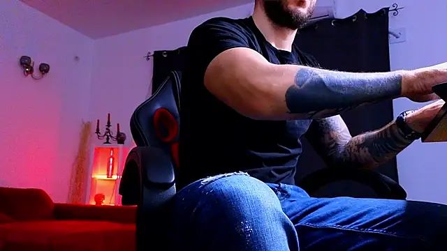 Snapshot of MightyAaron66 chatting on 13, 11, 2025 MightyAaron66 online show from 13, 11, 2025