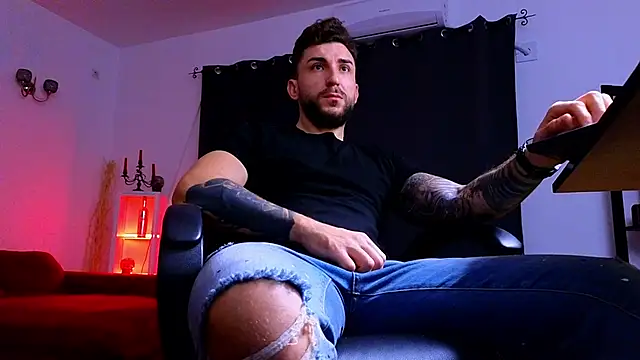 Snapshot of MightyAaron66 chatting on 14, 11, 2025 MightyAaron66 online show from 14, 11, 2025