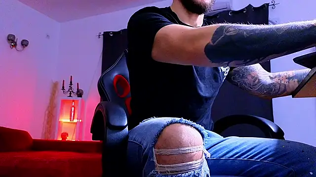 Snapshot of MightyAaron66 chatting on 17, 11, 2025 MightyAaron66 online show from 17, 11, 2025