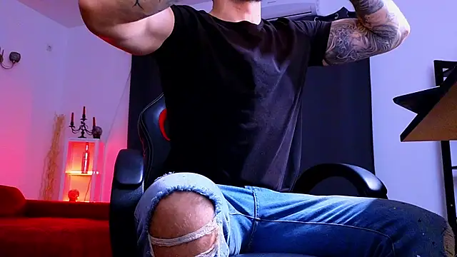 Snapshot of MightyAaron66 chatting on 18, 11, 2025 MightyAaron66 online show from 18, 11, 2025