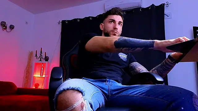 Snapshot of MightyAaron66 chatting on 21, 11, 2025 MightyAaron66 online show from 21, 11, 2025