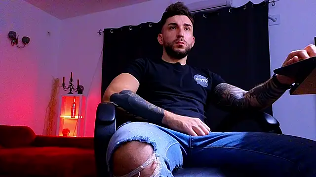 Snapshot of MightyAaron66 chatting on 22, 11, 2025 MightyAaron66 online show from 22, 11, 2025