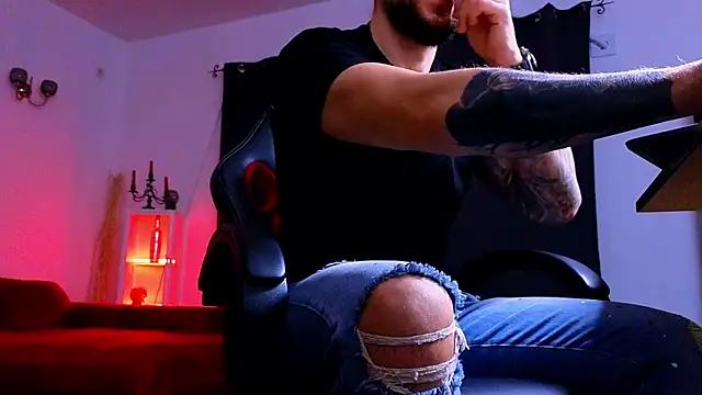 Snapshot of MightyAaron66 chatting on 23, 11, 2025 MightyAaron66 online show from 23, 11, 2025