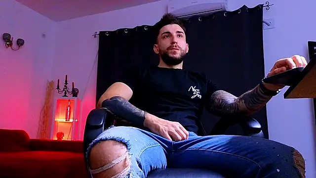 Snapshot of MightyAaron66 chatting on 27, 11, 2025 MightyAaron66 online show from 27, 11, 2025