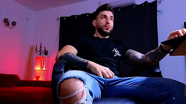 Snapshot of MightyAaron66 chatting on 28, 11, 2025 MightyAaron66 online show from 28, 11, 2025