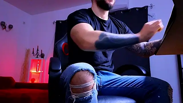 Snapshot of MightyAaron66 chatting on 15, 12, 2025 MightyAaron66 online show from 15, 12, 2025