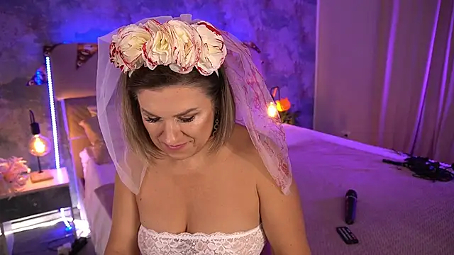 Snapshot of KiraRoxx chatting on 30, 10, 2025 KiraRoxx online show from 30, 10, 2025