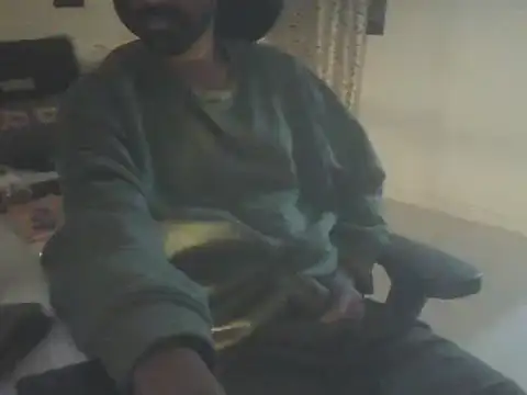 Snapshot of dominanthubby chatting on 4, 12, 2024 dominanthubby online show from 4, 12, 2024