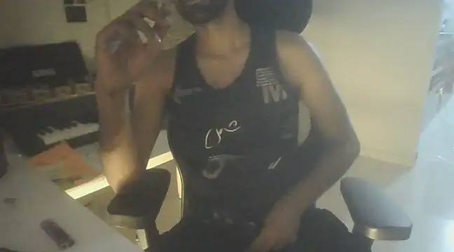 Snapshot of dominanthubby chatting on 5, 12, 2024 dominanthubby online show from 5, 12, 2024