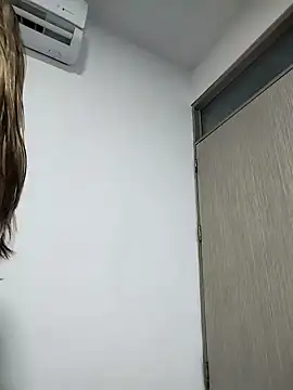 cuteluci  online show from 19, 1, 2025