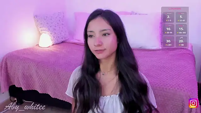 Snapshot of AbyWhitee chatting on 5, 1, 2025 AbyWhitee online show from 5, 1, 2025