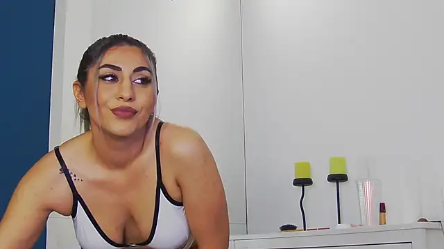 Snapshot of CelineMeyerr chatting on 7, 11, 2025 CelineMeyerr online show from 7, 11, 2025