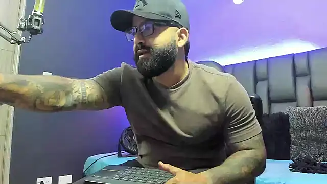 Snapshot of Lyon_vach chatting on 2, 3, 2026 Lyon vach online show from 2, 3, 2026