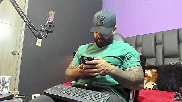 Snapshot of Lyon_vach chatting on 31, 3, 2026 Lyon vach online show from 31, 3, 2026