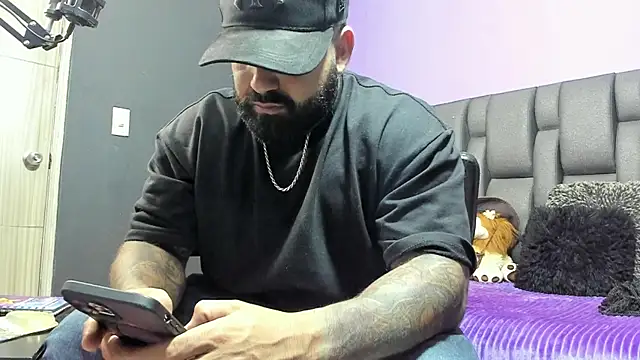 Snapshot of Lyon_vach chatting on 5, 4, 2026 Lyon vach online show from 5, 4, 2026