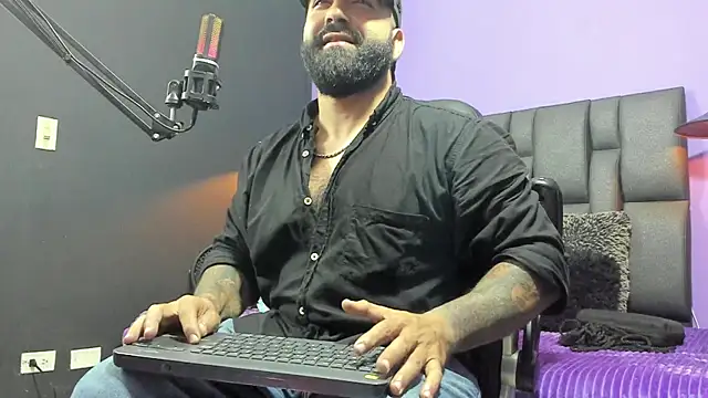 Snapshot of Lyon_vach chatting on 14, 4, 2026 Lyon vach online show from 14, 4, 2026