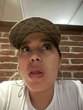 LaurenWelly  online show from 24, 11, 2025