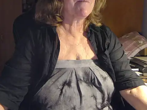 Snapshot of _sunshine__ chatting on 12, 1, 2025  sunshine   online show from 12, 1, 2025