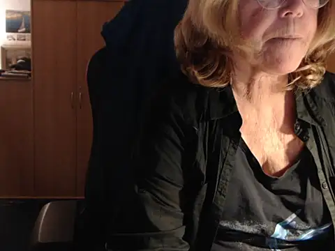 Snapshot of _sunshine__ chatting on 26, 10, 2025 sunshine online show from 26, 10, 2025